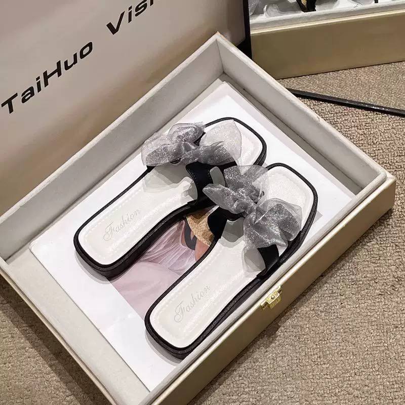 Girls' Slippers