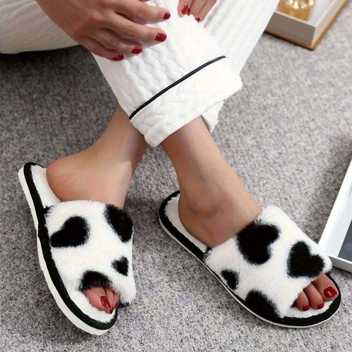 Heart-Shaped Open Slippers image 3
